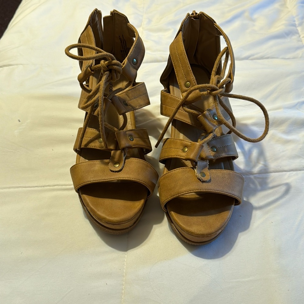 brown wedges